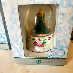 Happy holidays barbie 2004 musical water globe , vintage barbie